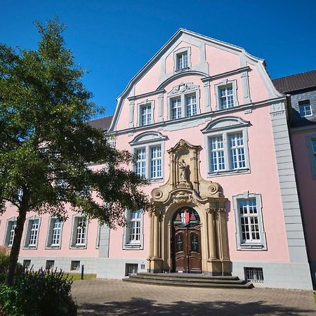 Historisches Deluxe Apartment Im Marianum Neuss Buitenkant foto