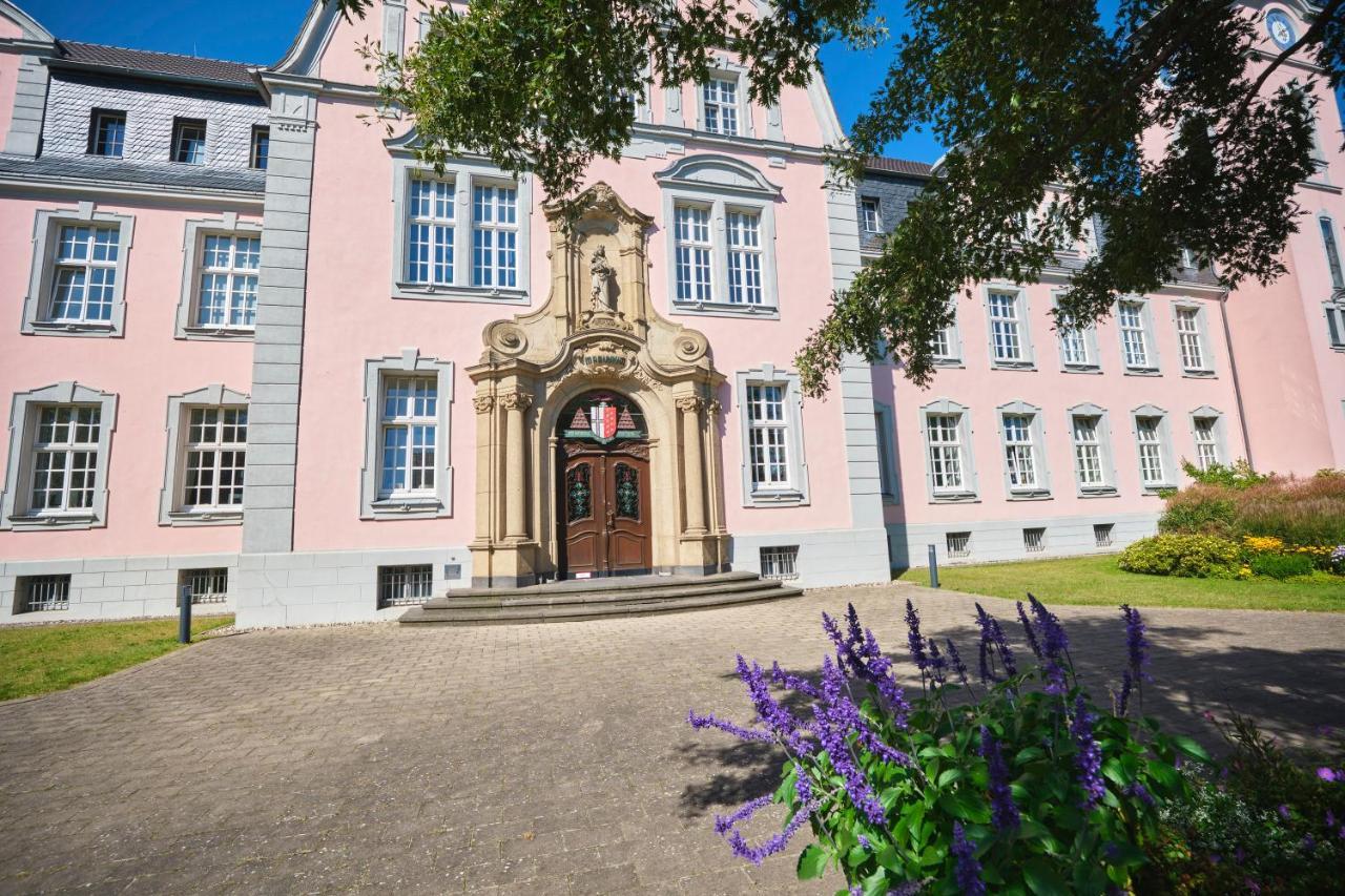 Historisches Deluxe Apartment Im Marianum Neuss Buitenkant foto