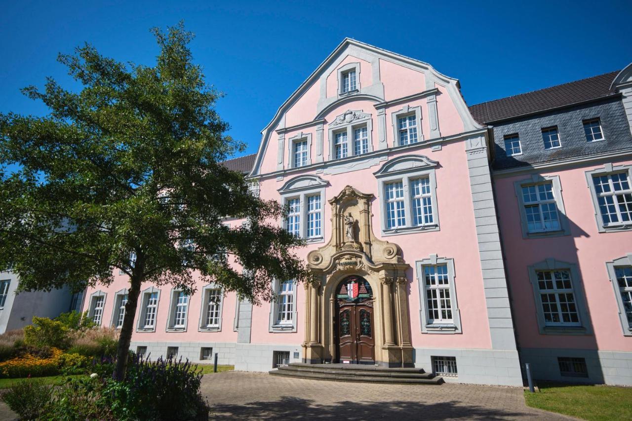 Historisches Deluxe Apartment Im Marianum Neuss Buitenkant foto